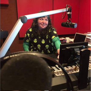 Bec in a radio studo.