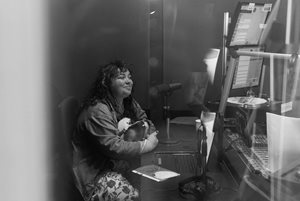 Bec in a radio studo.